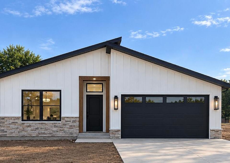 1st image of 2202 Modern Ave