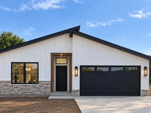 2202 Modern Ave, Carthage, MO 64836