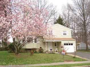 5 Laythan Rd, Edison, NJ 08817