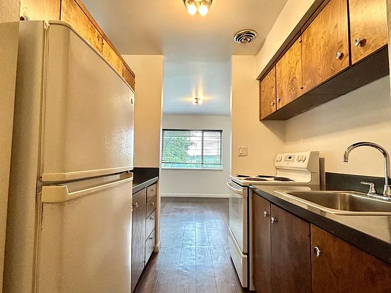 Bayview Apartments — Photo 50