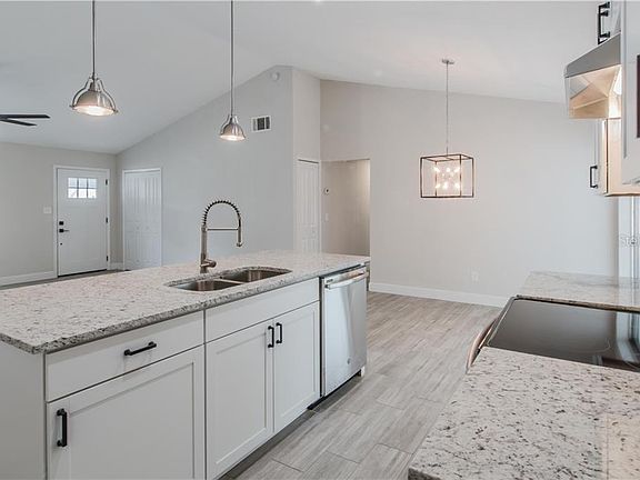 4th image of 4038 Amron Dr