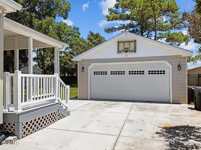 221 Salty Shores Rd — Photo 40