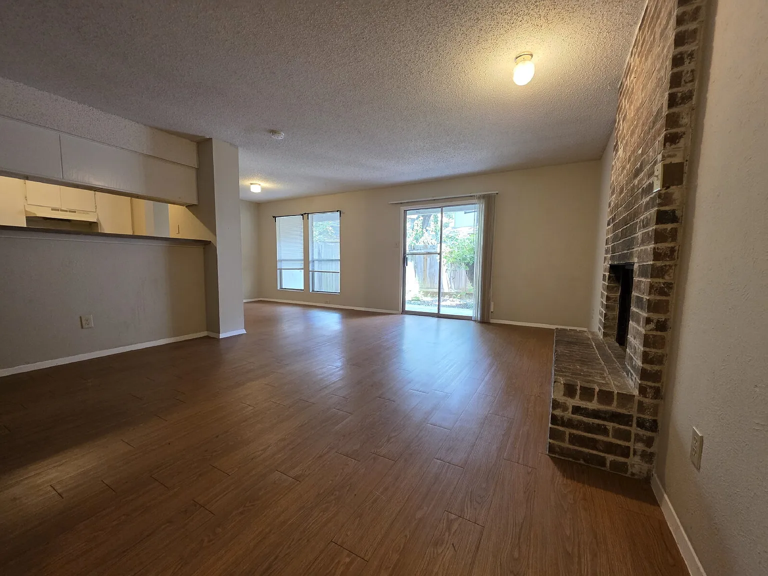 2 bed, 2.0 bath, 1004 sqft, $999 — Photo 3