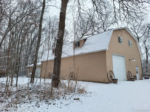 4845 Hawthorne Dr, Howell, MI 48843