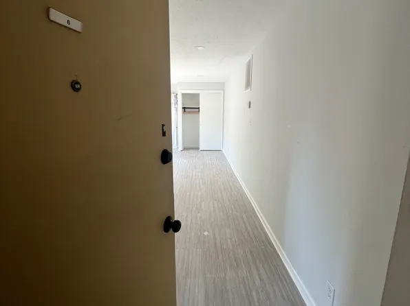 2003 Warrensville Center Rd APT 6, Cleveland, OH 44121