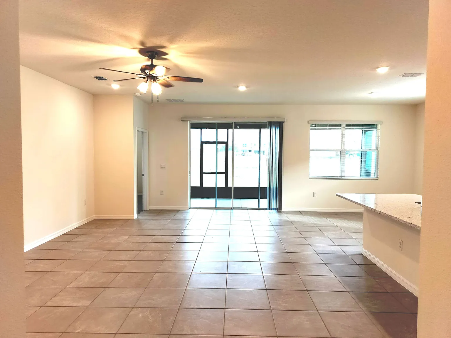 4 bed, 2034 sqft, $2,097 — Photo 4