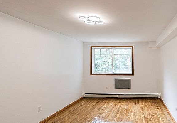 4th image of 29 Jefferson St #3