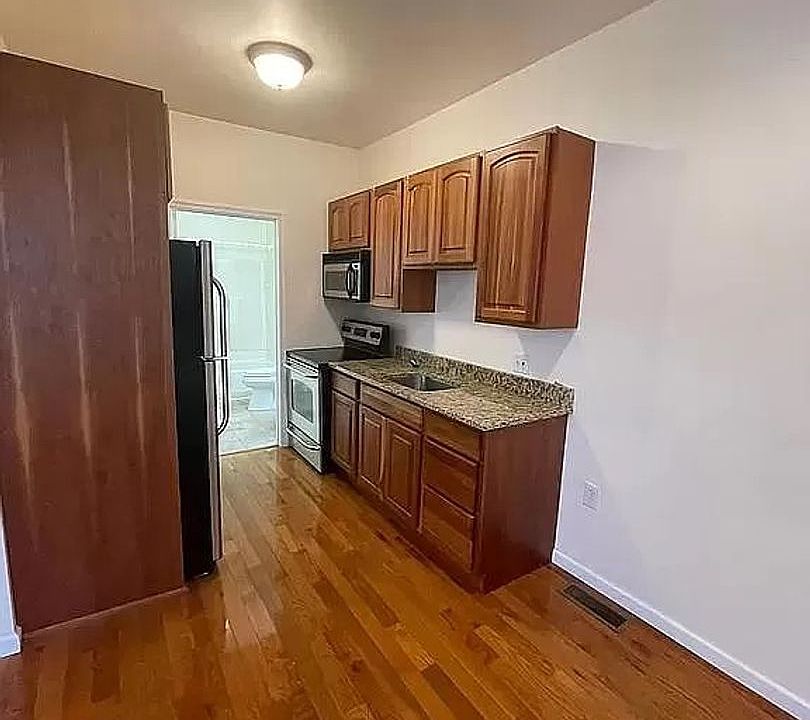2nd image of 106 N Main St #1