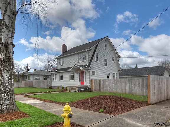 2nd image of 1195 15th St NE