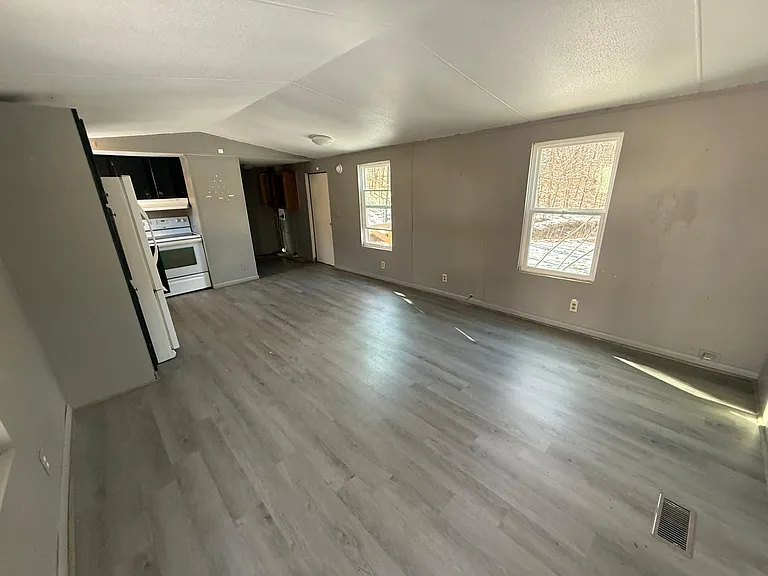 719 Barren Hollow Rd — Photo 2