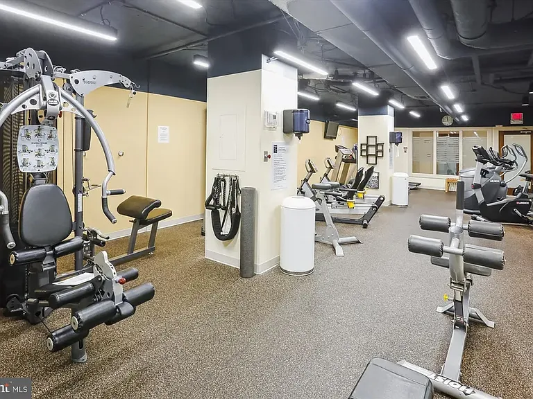 5500 Holmes Run Pkwy #320 — Photo 4