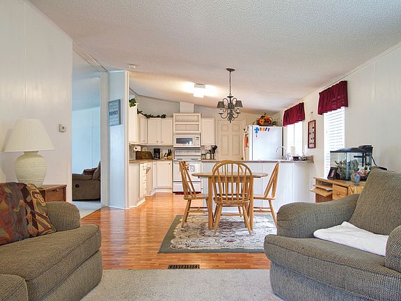 4th image of 239 Teel St