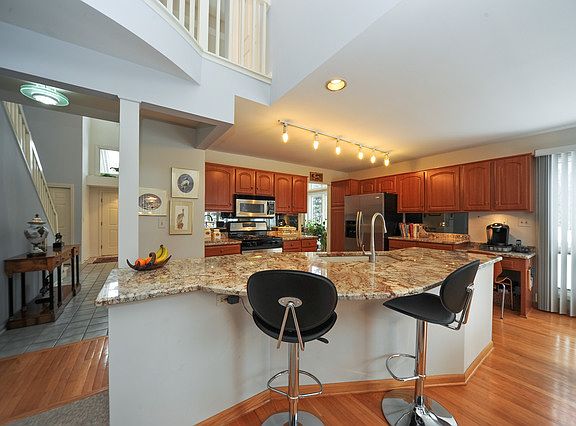 4th image of 841 E Fountain View Dr