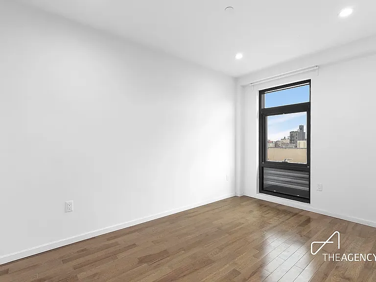 1992 3rd Ave #5B — Photo 1