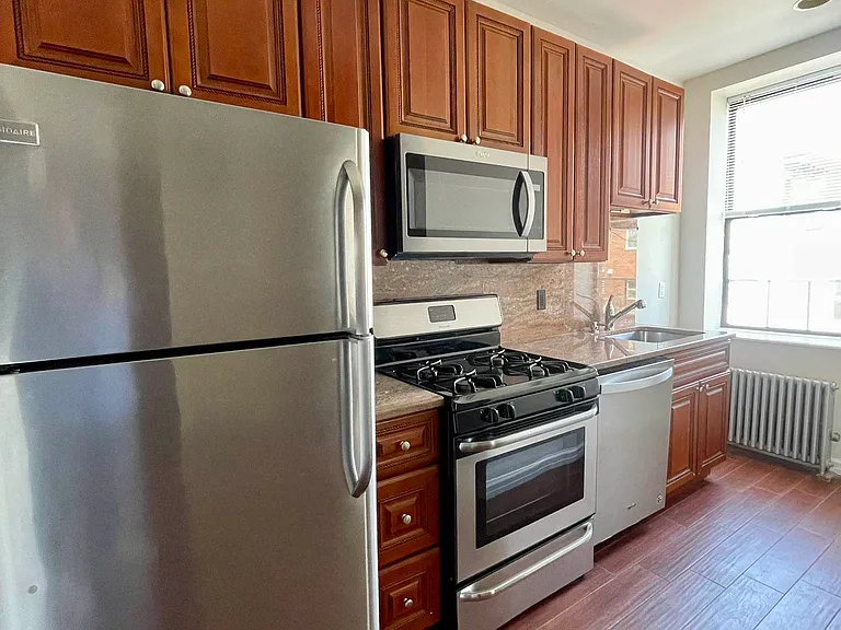 205 Luquer St #3L — Photo 2