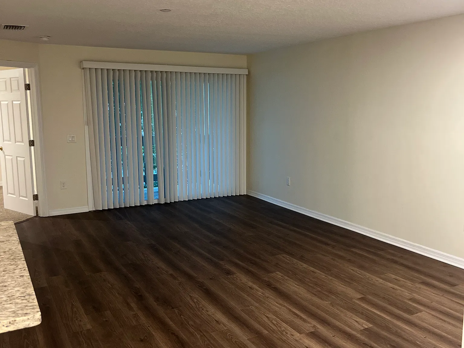 3 bed, 1100 sqft, $1,895 — Photo 3