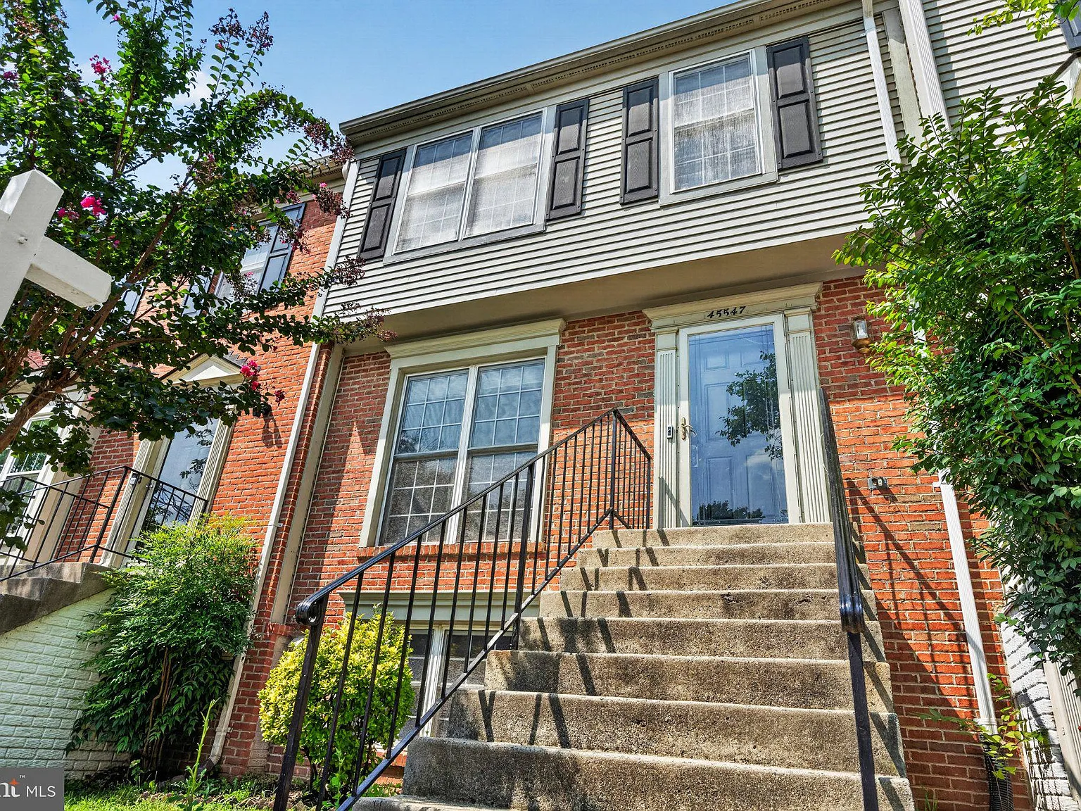 3 bed, 3.5 bath, 1832 sqft, $3,000 — Photo 2