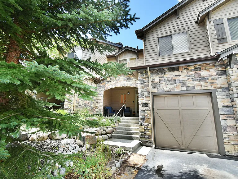 172 Robin Dr — Photo 4
