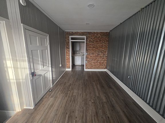 3rd image of 43-43-43R Frederick St #1