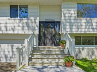 155 Brooklyn Ave, Huntington, NY 11743