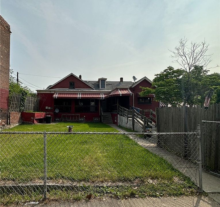 2nd image of 326 Gardner St