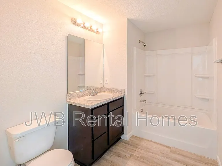 6055 Carolines Ct — Photo 8