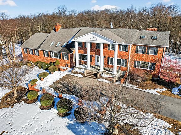 2nd image of 285 Hill Road