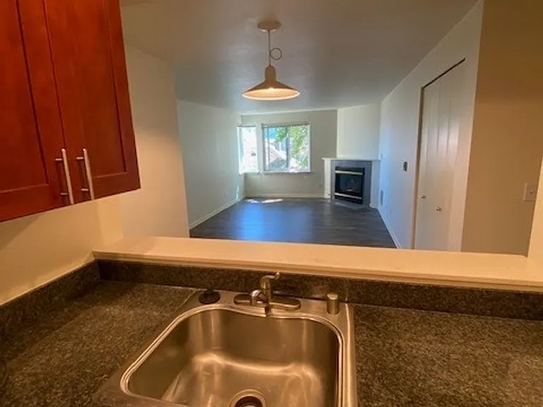6th Ave Apartments — Photo 34