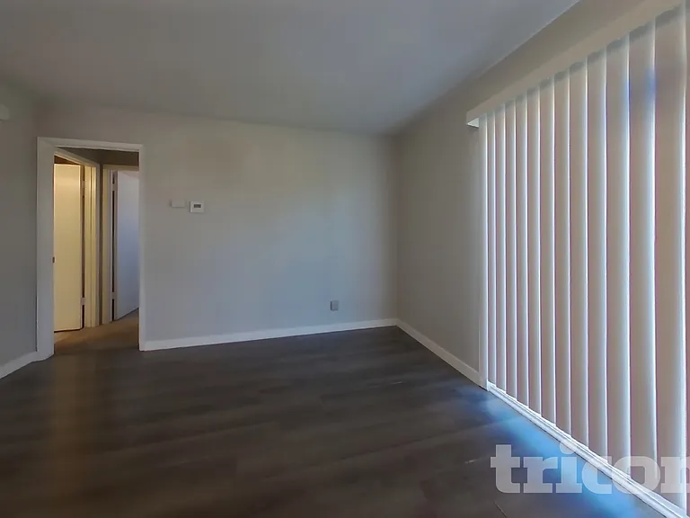 1630 E Lake Ct — Photo 2