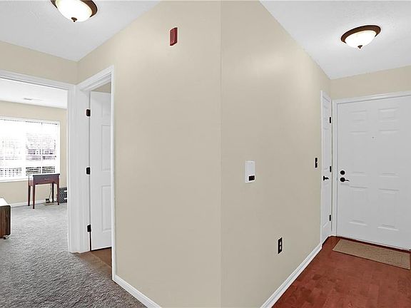 4th image of 8920 Hunters Creek Dr APT 102