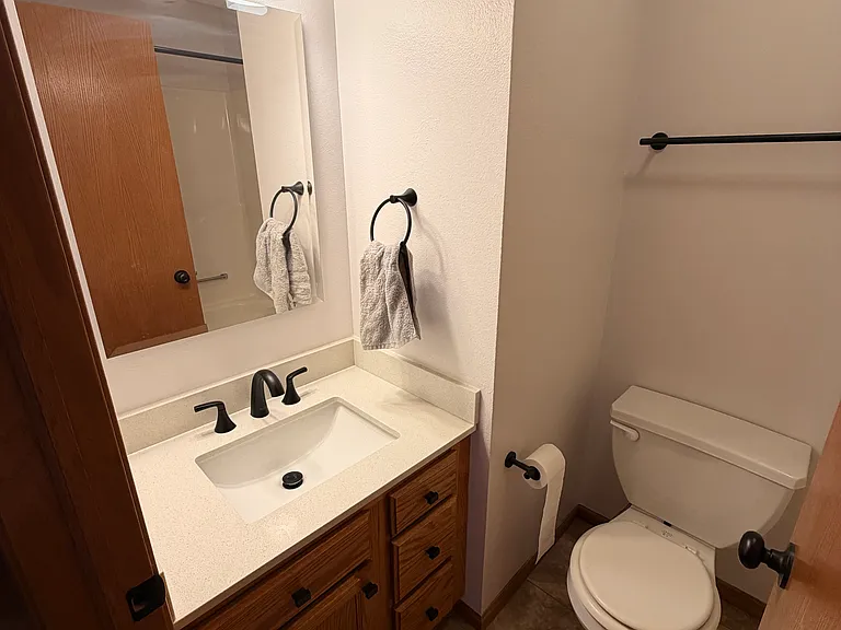 2808 Irving Ave — Photo 6