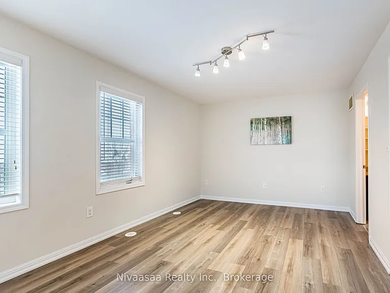 18 Betterton Cres — Photo 27