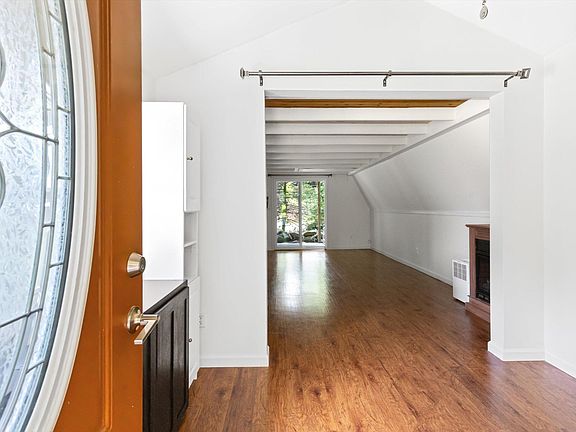 4th image of 170 Stonewall Way