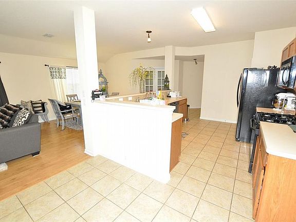 5th image of 4733 Foster Hill Ct