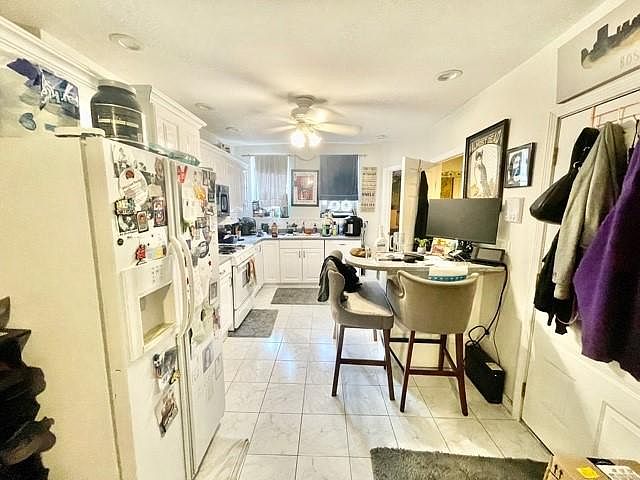 1st image of 170 Endicott St APT 3