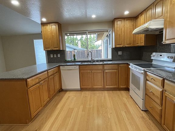 5th image of 588 Lynxwood Ct