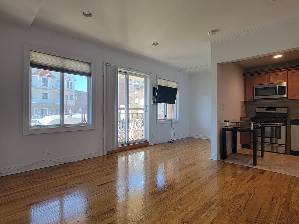 1st image of 3165 Emmons Ave APT 1E