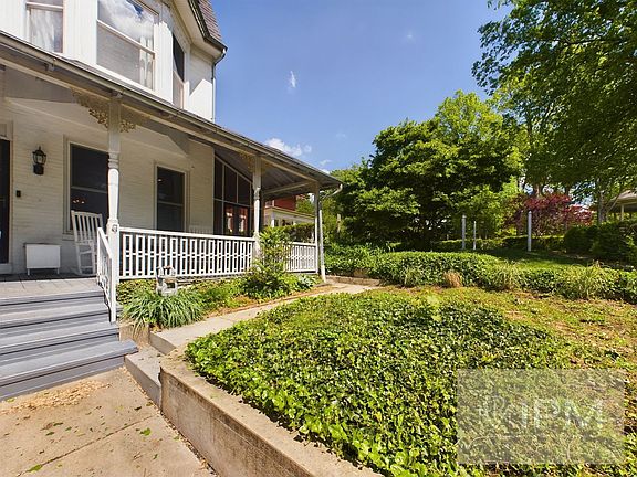 2nd image of 423 Lincoln St