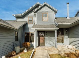 343 Lexington Ct UNIT B, Pewaukee, WI 53072