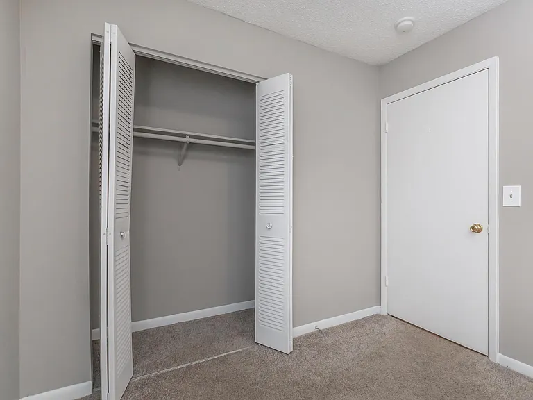 Hickory View Apartments — Photo 13