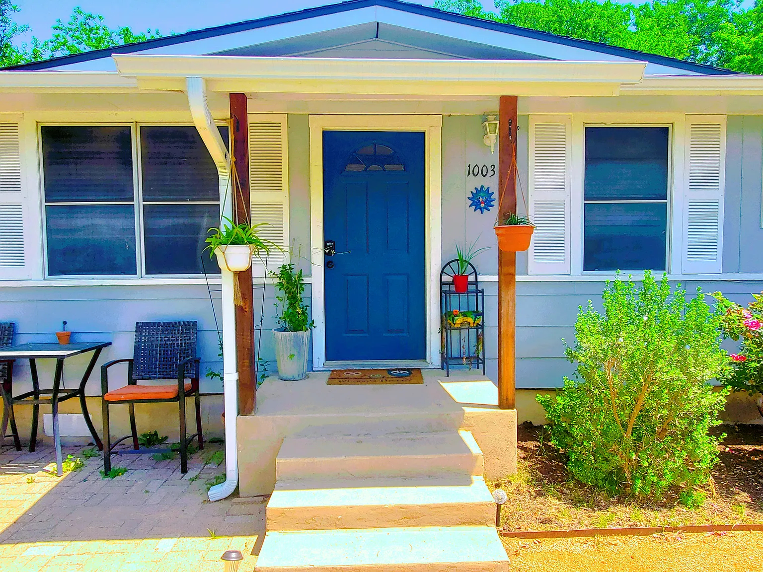 1003 Bugg Ln — Photo 1