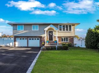 47 Tide Ct, Oakdale, NY 11769