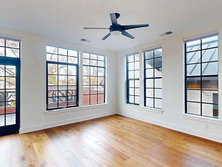 1312 King St #207 — Photo 8