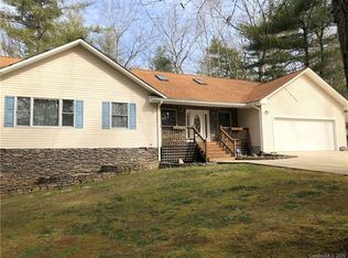 752 Salisbury Rd, Hendersonville, NC 28792