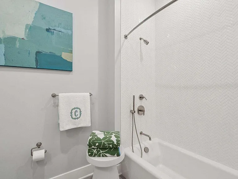 376 Broad St — Photo 11