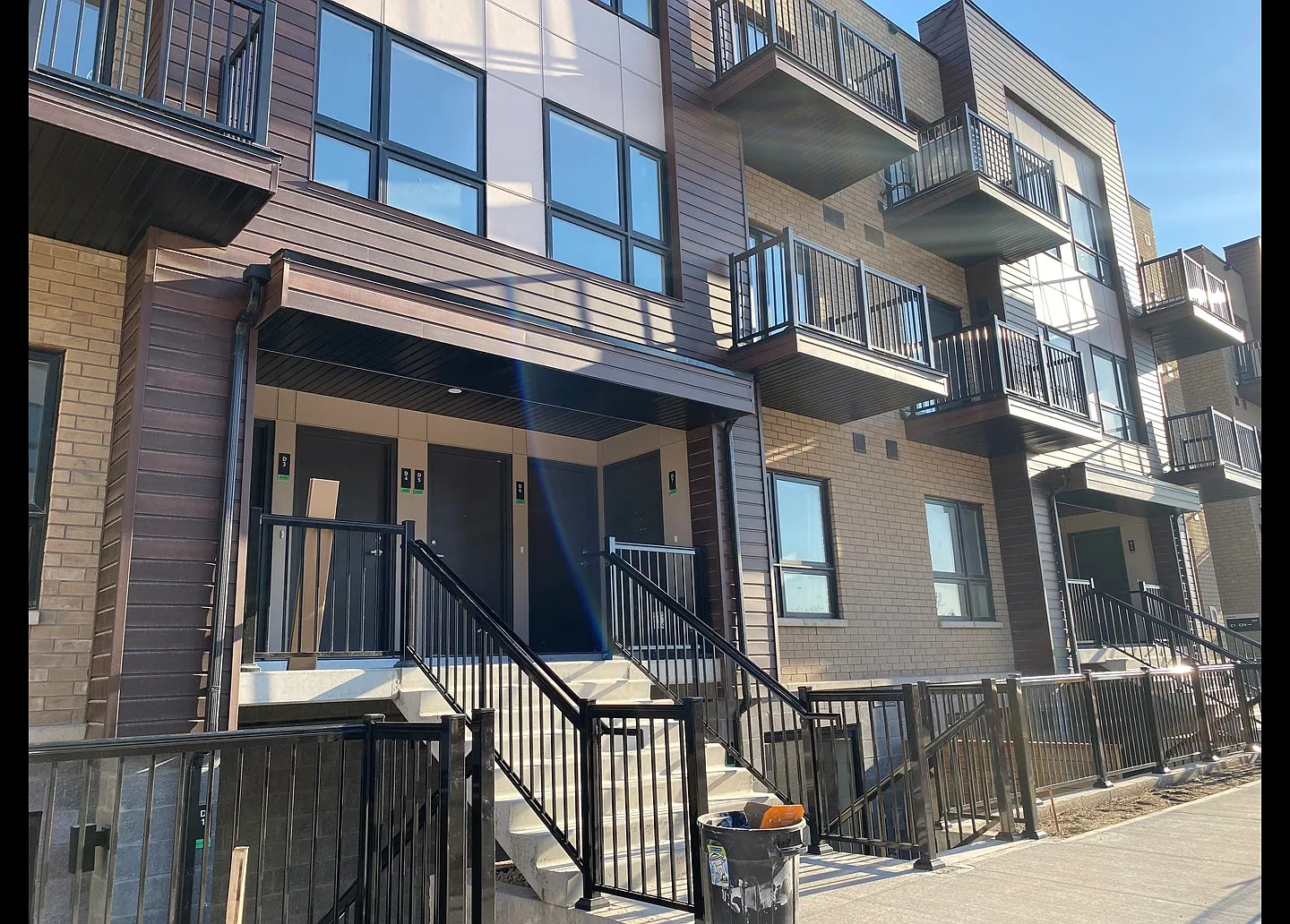 10 Palace Street Kitchener — Photo 1
