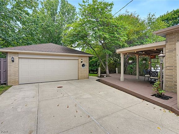 3rd image of 7386 Meadow Ln