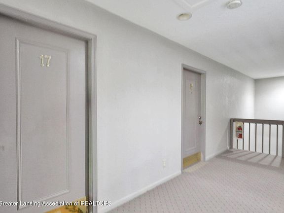 4th image of 1747 Maple Rdg APT 17