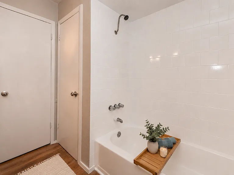 Esperanza Apartments — Photo 9