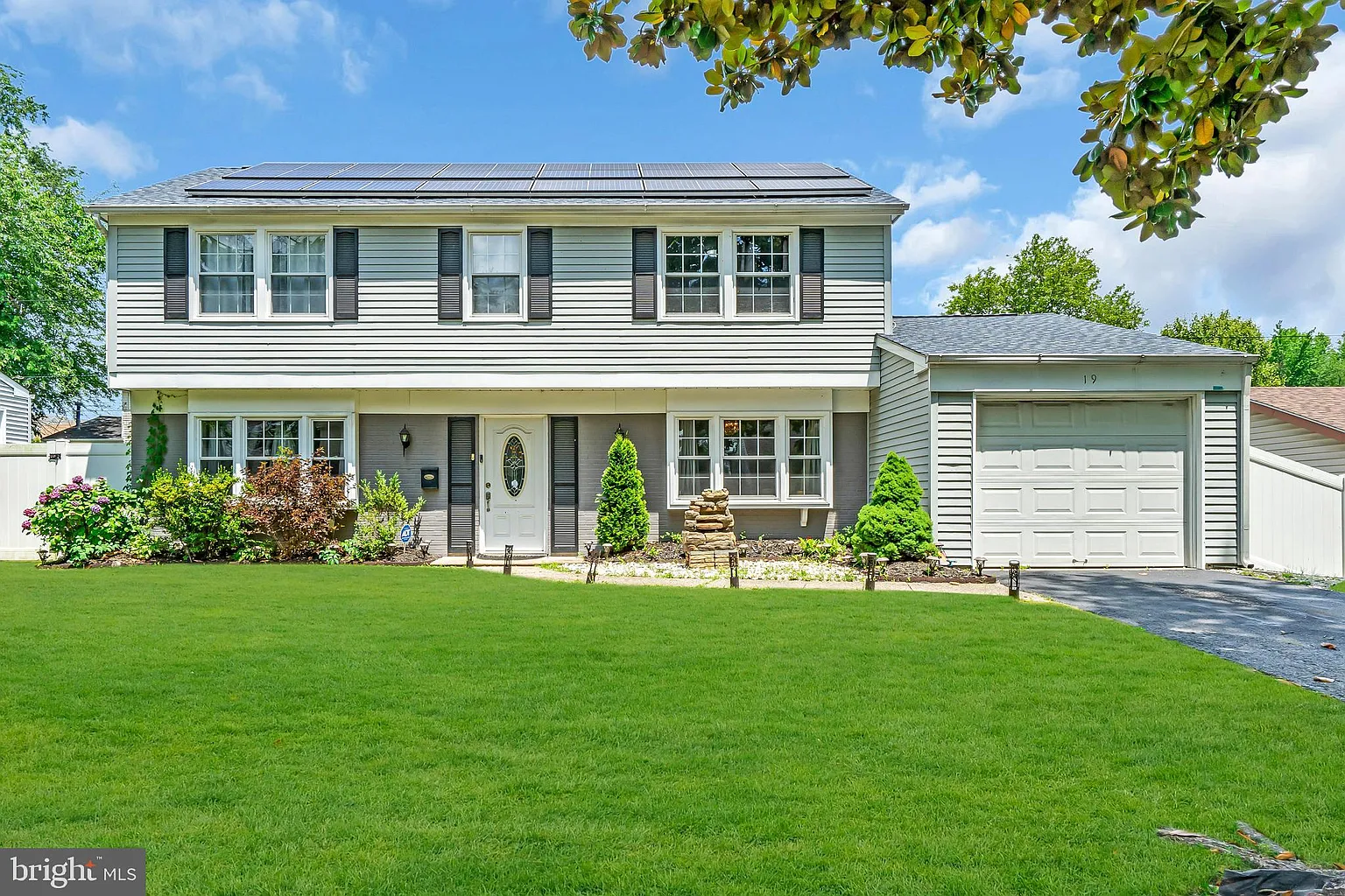 19 Hinsdale Ln photo 1